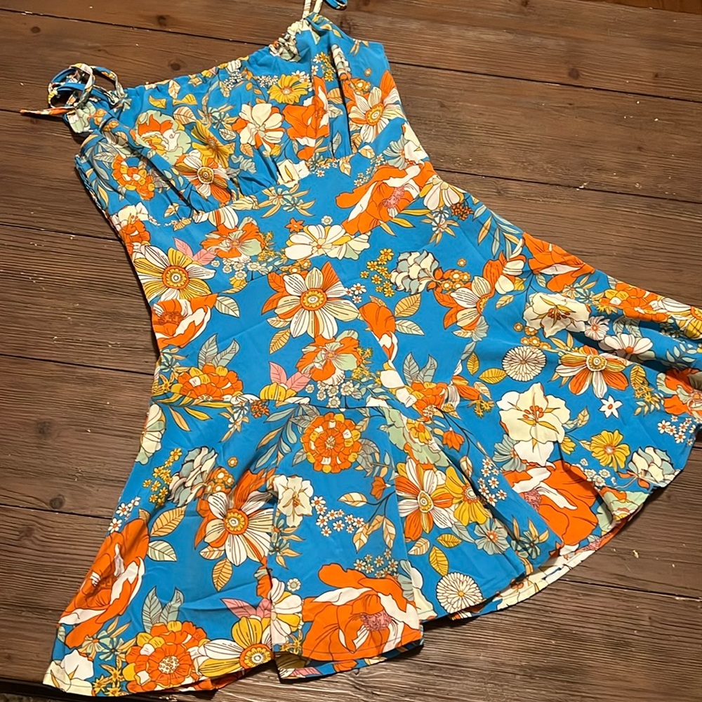 Floral romper sz medium worn once